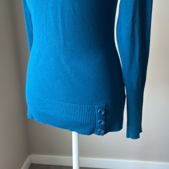 Smart Set V-Neck Sweater - Picture 8 of 11